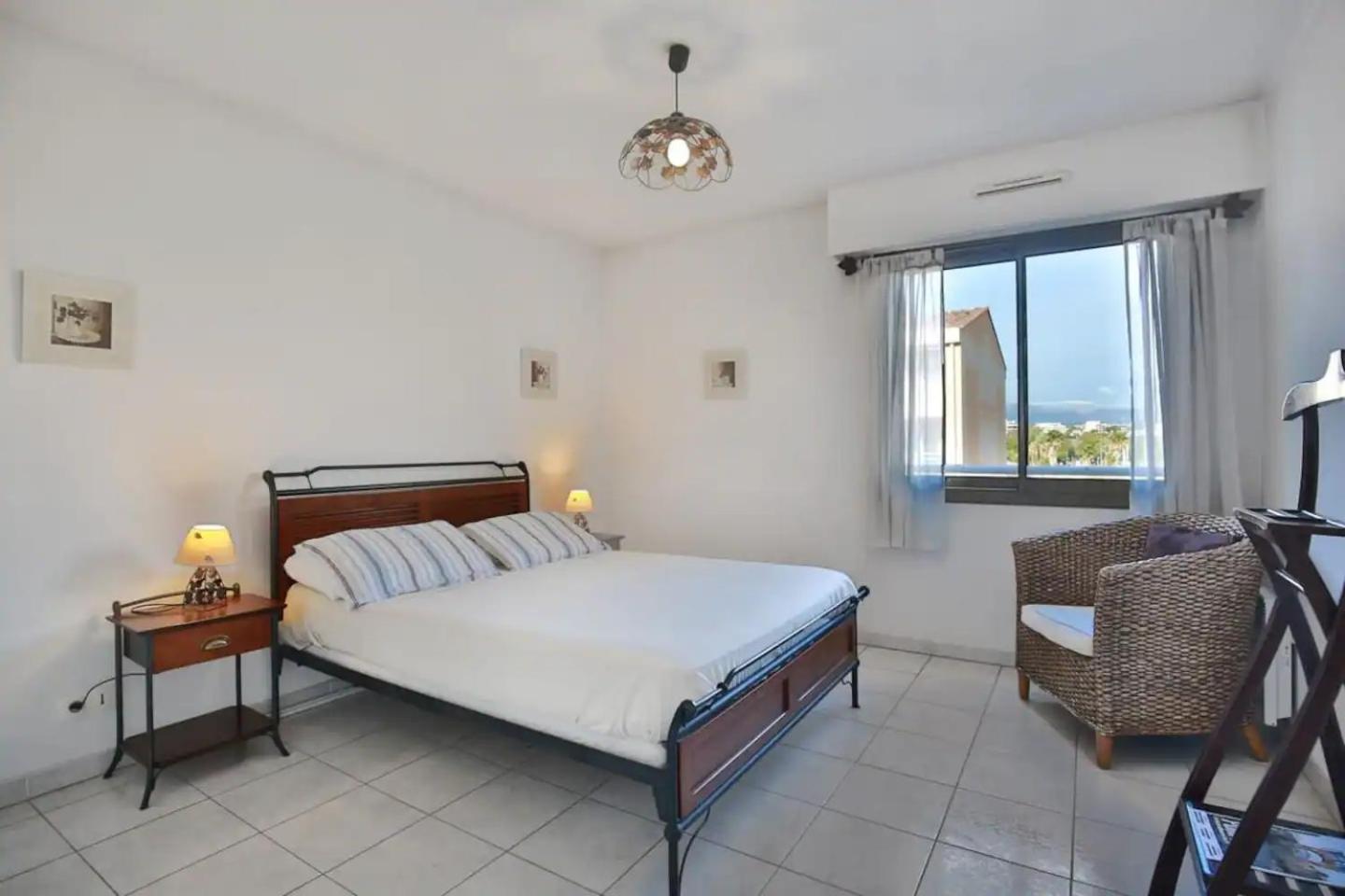 Charming Two-Bedroom Apartment With Balcony And Garage By The Marina Antibes Exteriör bild