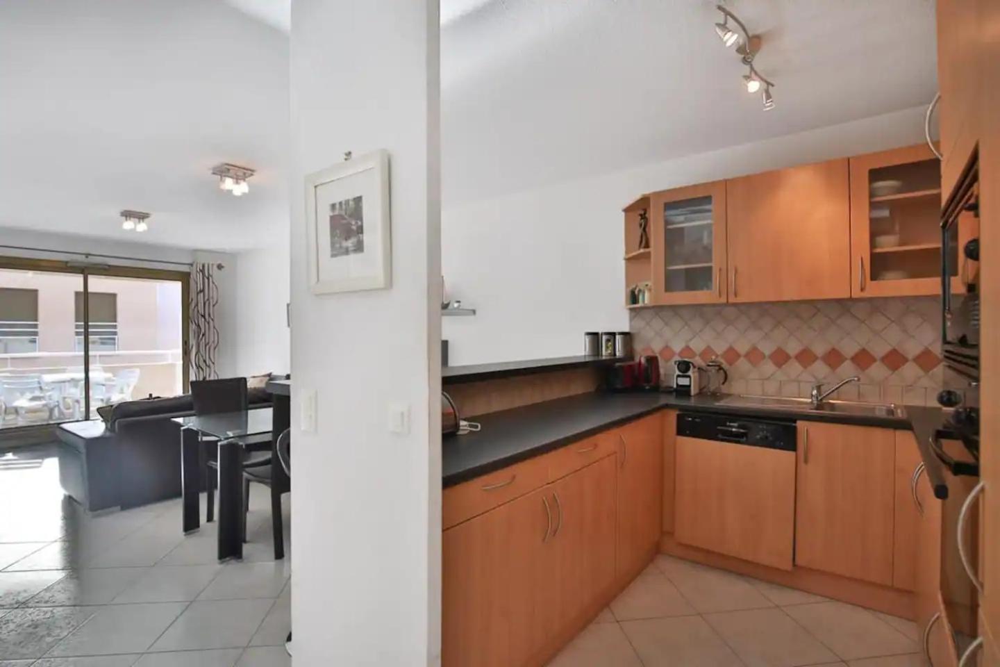Charming Two-Bedroom Apartment With Balcony And Garage By The Marina Antibes Exteriör bild