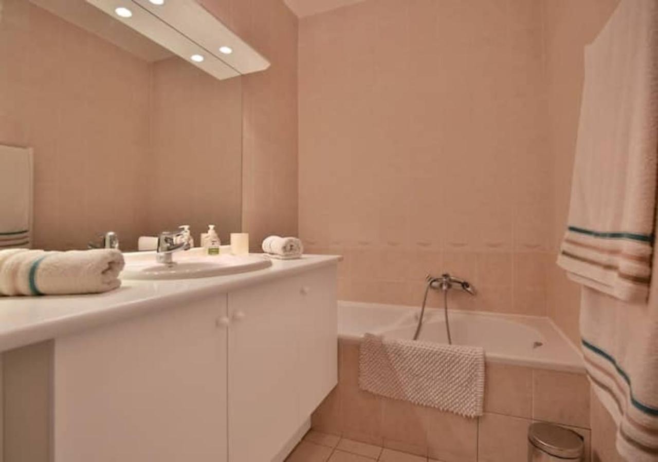 Charming Two-Bedroom Apartment With Balcony And Garage By The Marina Antibes Exteriör bild